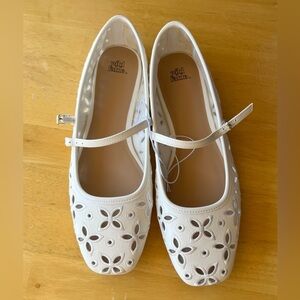 Wild Fable White Eyelet Strap Flats Size 7 NWOT